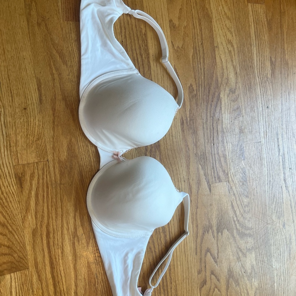 Victorias Secret NWT 38D lightly lined bra
